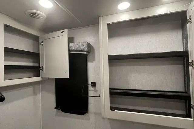 2024 Holiday Rambler Vacationer 35K - Gas Class A Motorhome. in RVs & Motorhomes in Red Deer - Image 35
