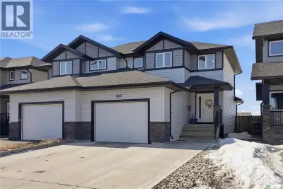 Welcome to this beautifully finished half duplex in the growing community of Warman. Offering space,...