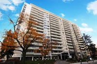 Large 3 Bedroom Penthouse 2 level with 18 foot cieling in dinning/living room to schedule a viewing,... (image 1)