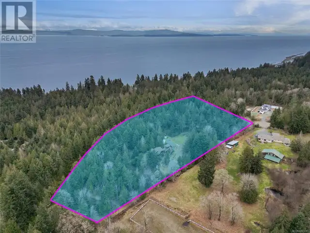 300 Bonsai Pl Qualicum Beach, British Columbia in Houses for Sale in Parksville / Qualicum Beach - Image 2
