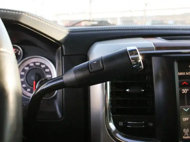 2016 Ram 3500 Laramie 4x4, AISIN, Sunroof, Cooled/Heated Leather in Cars & Trucks in Calgary - Image 23