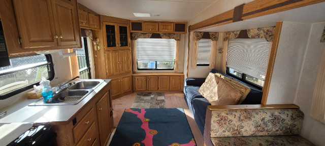 Golden Falcon Four Edition 5th wheel, 38' for sale in Travel Trailers & Campers in City of Toronto - Image 2