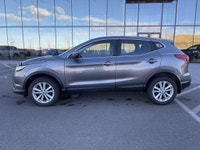 2017 NISSAN QASHQAI SV AWD * ACCIDENT FREE CARFAX * SUNROOF FEATURES INCLUDE: - Auto headlamps - Hil... (image 2)