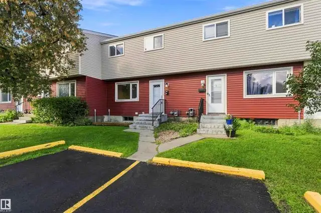 FULLY RENOVATED - 160 HABITAT CR NW