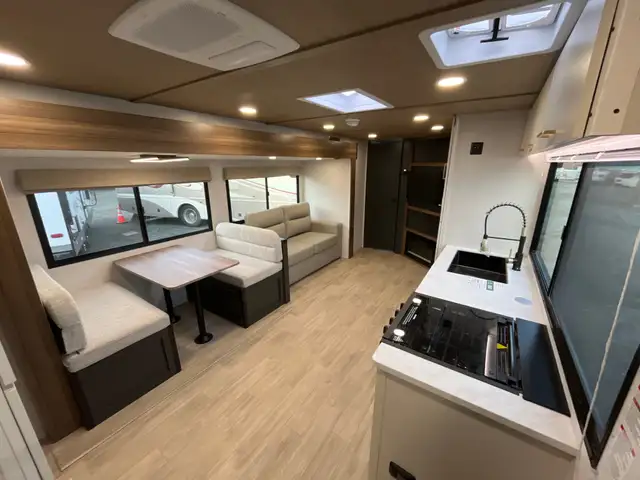 2026 Forest River VIBE EXTREME LITE in Travel Trailers & Campers in Terrace - Image 6