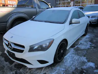 ALL WHEEL DRIVE. FINISHED IN WHITE WITH BLACK INTERIOR. ALLOY WHEELS, NAVIGATION, A/C, POWER WINDOWS...