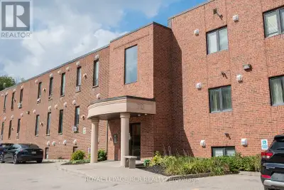 Bright & Spacious Top-Floor Apartment In A Quiet, Well-Maintained Building! This 2-Bedroom, 1-Bathro...