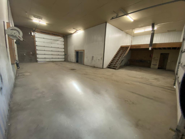 Garage et espace commercial -  2500 pied carré dans Espaces commerciaux et bureaux à louer  à Trois-Rivières