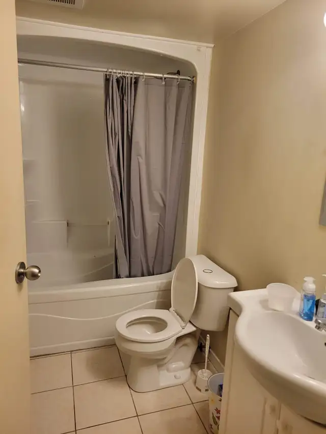 Student Housing in Waterloo - Students Only in Long Term Rentals in Kitchener / Waterloo - Image 10