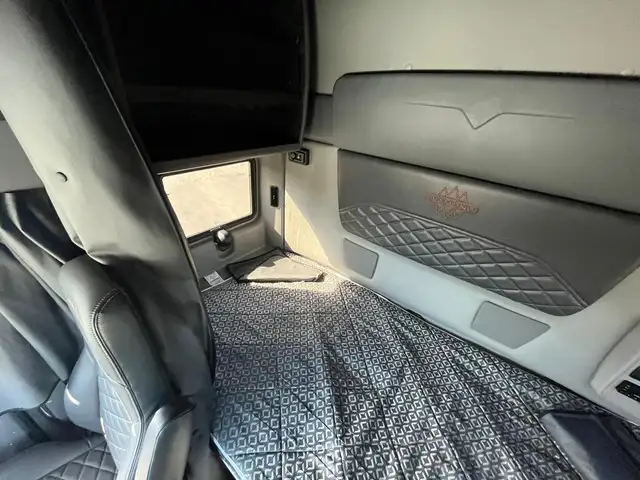 2023 International HX 520 565 HP | 56\" Highrise Sleeper! in Heavy Trucks in Hamilton - Image 13