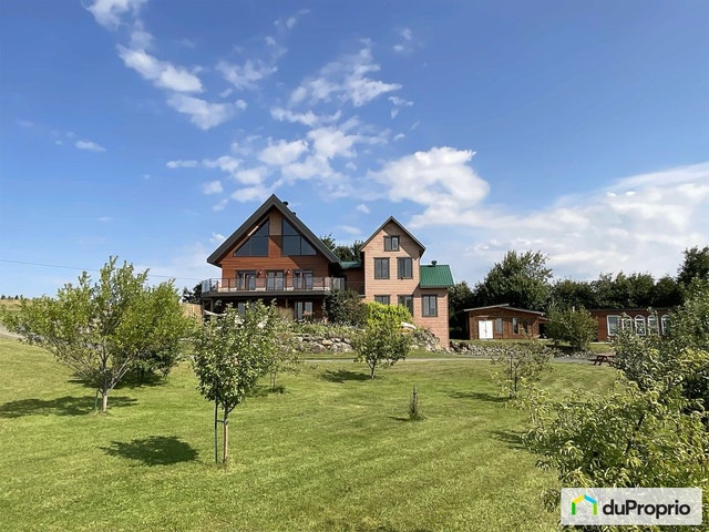 $850,000 - Acreage / Hobby Farm / Ranch in Beaulac Garthby — photo 1