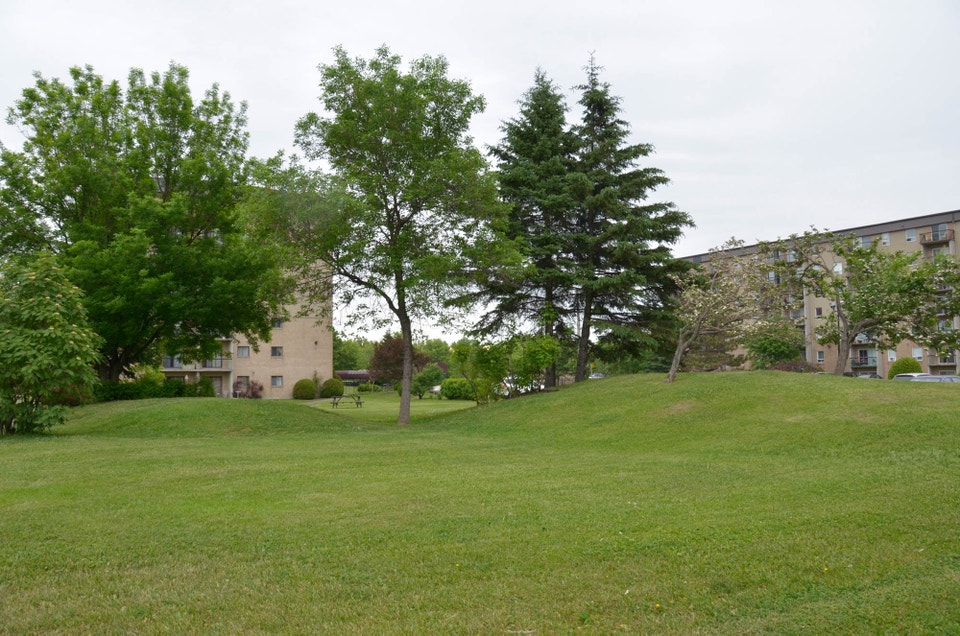 3 1/2 - 5 1/2 Charlesbourg - Piscine - jardins 5