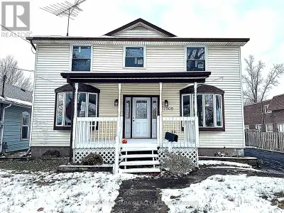 Live, Work & Invest!CMU5 ZonedThis CHARMING property offers more than just a home - it offers lifest...