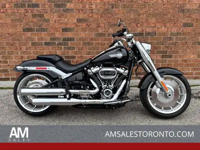 LIKE NEW Canadian Fat Boy 114 with ONLY 1,300 KM! Canadian bike, 114ci Milwaukee-eight, 6-speed, cus...