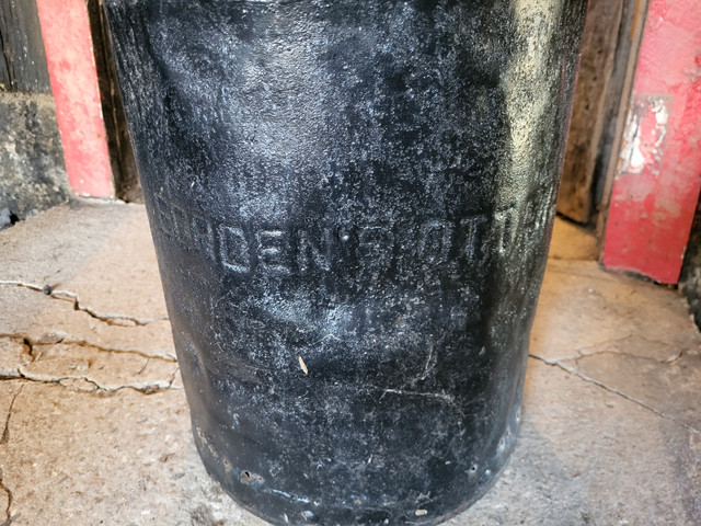 Black Welcome Milk Can From Borden in Home Décor & Accents in Ottawa - Image 2