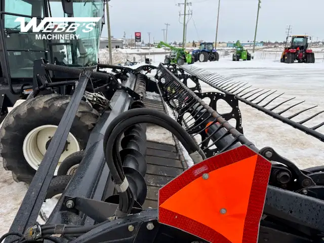 2010 Macdon M150 WINDROWER - SWATHER in Farming Equipment in Saskatoon - Image 17