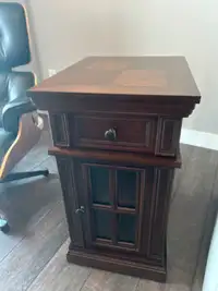 SIDETABLE/ENDTABLE WITH POWER
