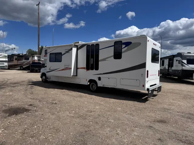 2011 Sunseeker 3120CD Class C Motorhome - Ford F-450 Super Duty in RVs & Motorhomes in Edmonton - Image 7