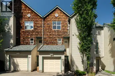 Located in the quiet, well-maintained Wildflower complex in the desirable community of Bridlewood, t...