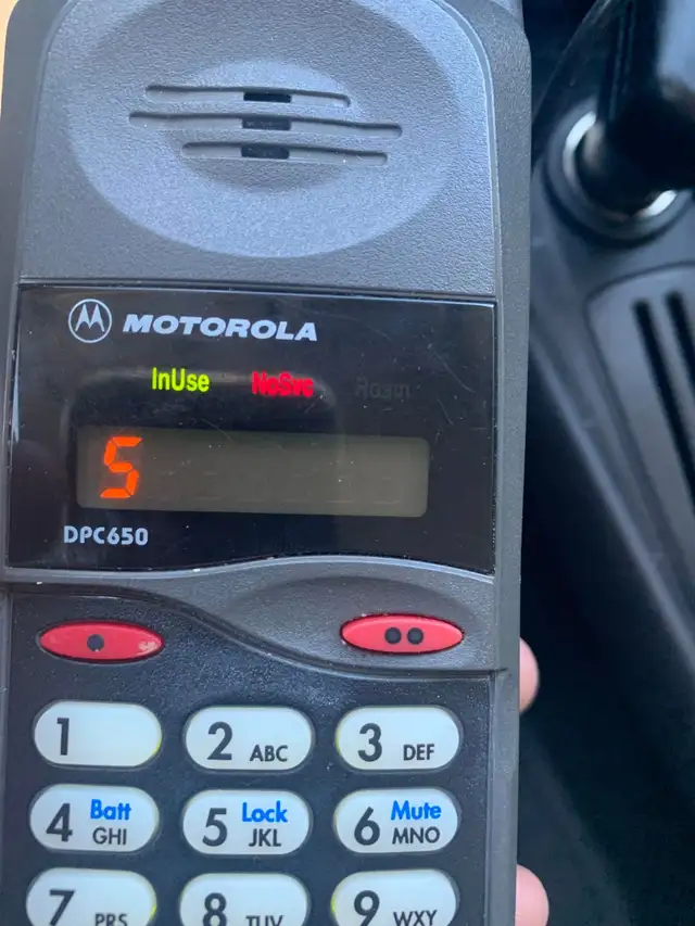 MOTOROLA MICROTAC DPC 650E - BRICK CELL PHONE MOBILE TELEPHONEM in Cell Phones in City of Toronto - Image 3
