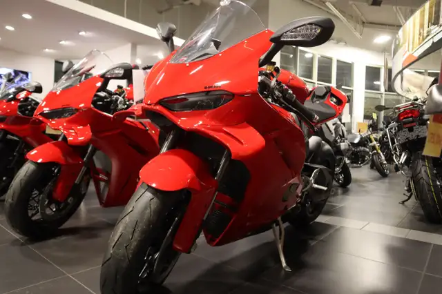 2025 Ducati Supersport in Other in Edmonton - Image 8