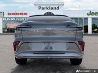 Step into sleek design and modern efficiency with this 2024 Buick Envista Avenir, a compact SUV that... (image 3)