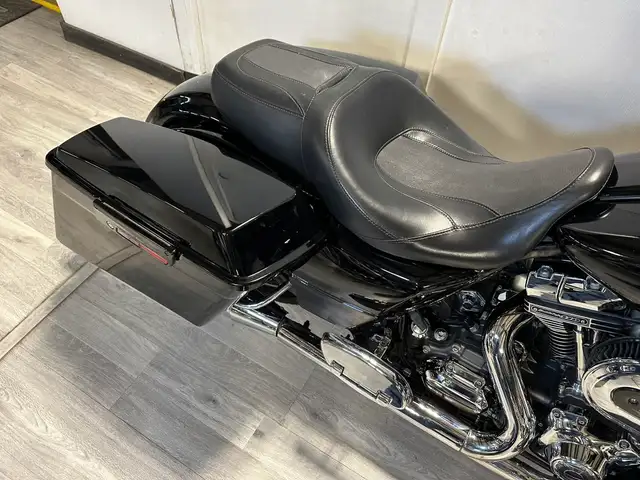 2011 Harley-Davidson Touring CVO STREET GLIDE in Street, Cruisers & Choppers in London - Image 12