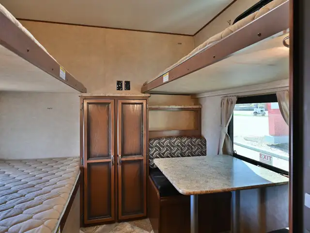 2014 Zinger ZT32QB in Travel Trailers & Campers in St. Albert - Image 13