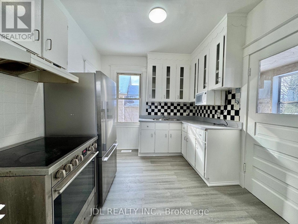 6269 ASH STREET Niagara Falls (Dorchester), Ontario 5