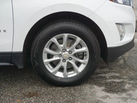 2018 Chevrolet Equinox Premier AWD Well-equipped, confident in all seasons, and refined for daily dr... (image 8)