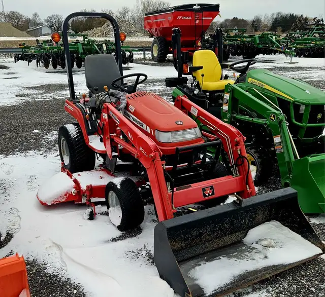 2004 Massey Ferguson 2004 Massey Ferguson GC2300 - Tractor in Farming Equipment in Sarnia - Image 3