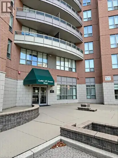 Bright Beautiful Updated 2 Bedroom 2 Bathroom Suite in a well maintained boutique 65+ Senior Lifesty...