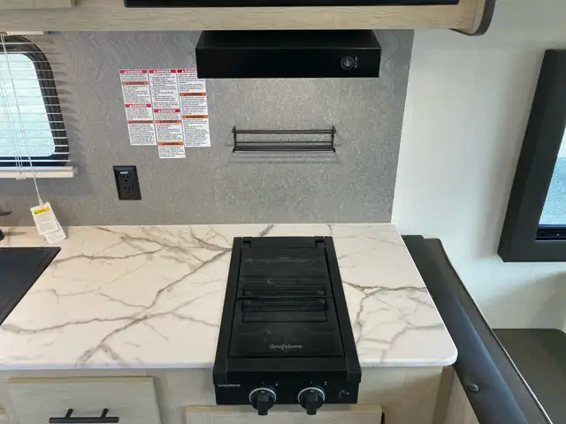 2025 Coachmen Northern Spirit DLX in Travel Trailers & Campers in Terrace - Image 13