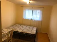 MASTER BEDROOM WITH WASHROOM-50m TO PLAZA STEELES AND BATHURST