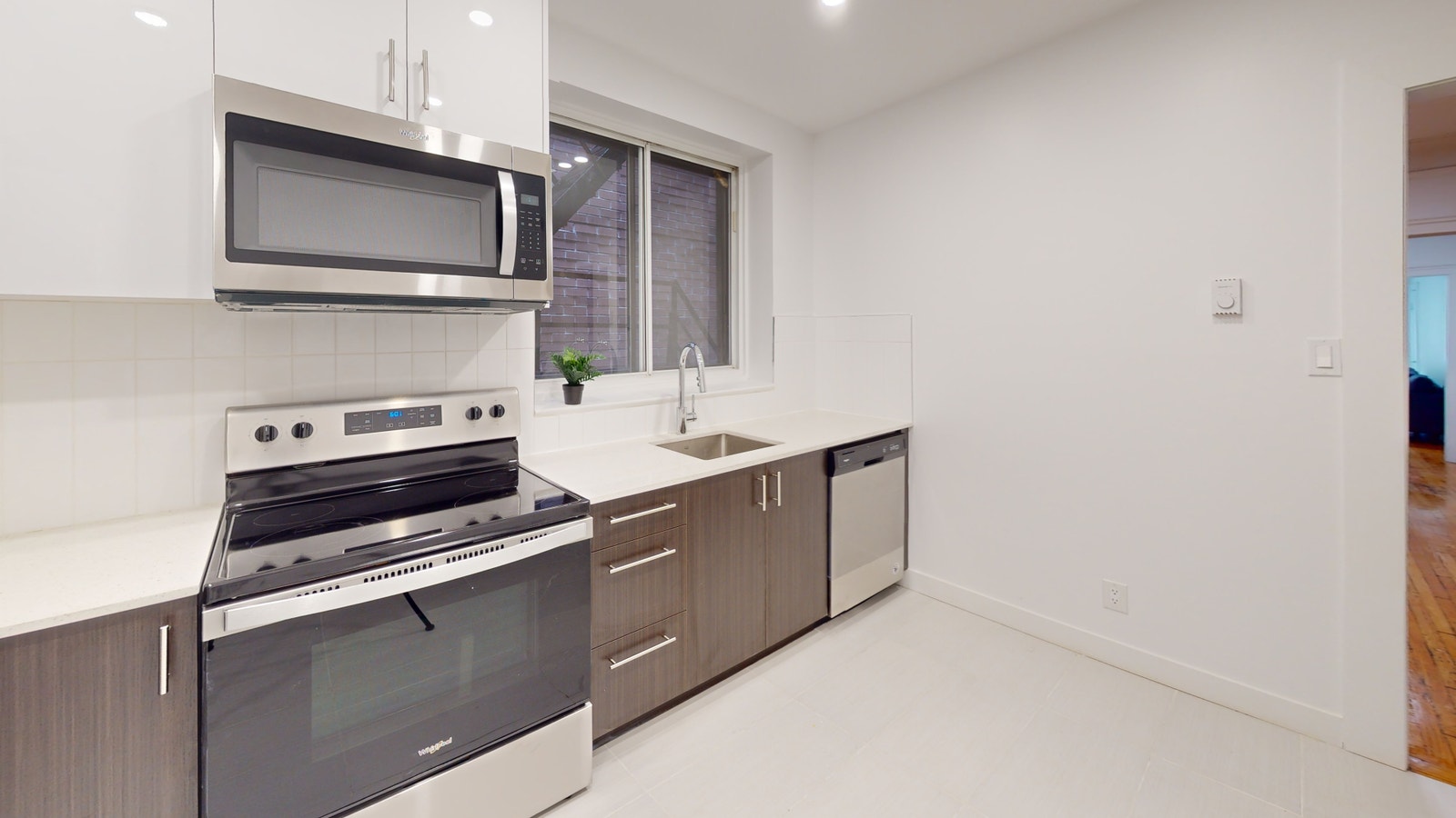 5881 Monkland — photo 3