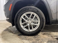 SPECIAL OFFER Only 239 kms! This Jeep Grand Cherokee L boasts a Regular Unleaded V-6 3.6 L/220 engin... (image 9)