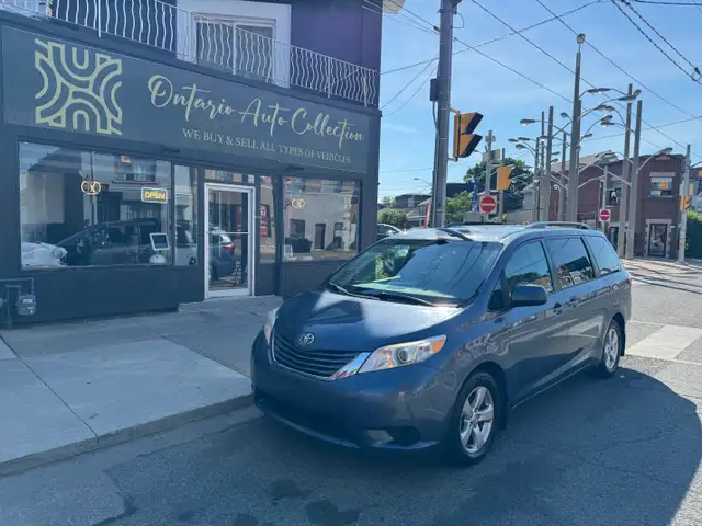2016 TOYOTA SIENNA !!! LE !!! ONE OWNER !!! NO ACCIDENTS !!!