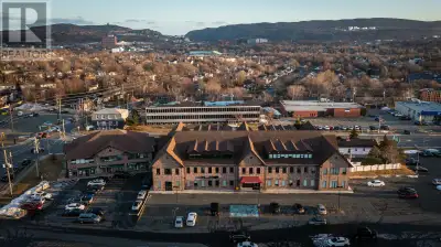 FOR LEASE! 880 sqft of bright 3rd floor office or clinic space in a prime commercial area of Elizabe...