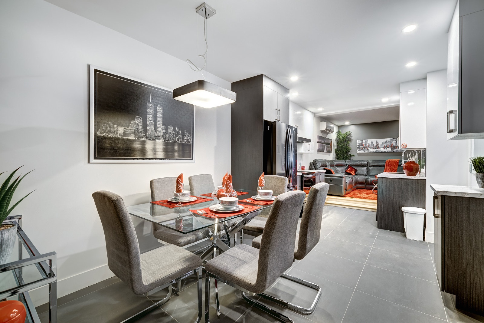 SUPERBE 5 ½ RÉNOVÉ AVEC COUR PRIVÉE - ROSEMONT — photo 1