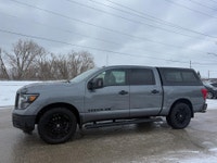 2018 NISSAN TITAN SV CREWCAB MIDNIGHT EDITION 4X4 CLEAN CARFAX PHENOMENAL SHAPE ONLY $202.66 WITH $0... (image 2)