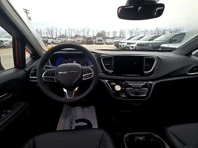2025 Chrysler Grand Caravan SXT in Cars & Trucks in Winnipeg - Image 10