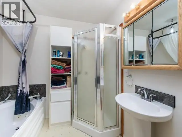 14 OLD CONSTABULARY ROAD Whitehorse South, Yukon in Houses for Sale in Whitehorse - Image 12