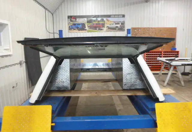 2014 - 2018 GMC Sierra or Chevrolet Silverado 6'6 White ARE Cap in Other Parts & Accessories in Kitchener / Waterloo - Image 4