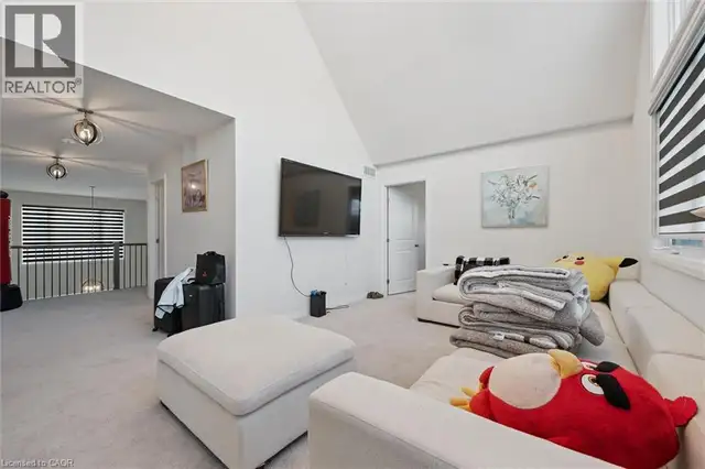 972 STONECLIFFE Walk Unit# 18 Kitchener, Ontario in Houses for Sale in Kitchener / Waterloo - Image 32