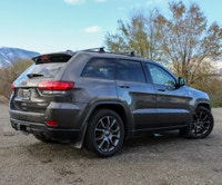 Meet the 2019 Jeep Grand Cherokee Trailhawk, a rugged Brown SUV with an impressive 4x4 drivetrain, b... (image 1)