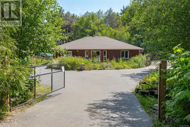1720 Settler Rd Qualicum Beach, British Columbia in Condos for Sale in Parksville / Qualicum Beach - Image 3