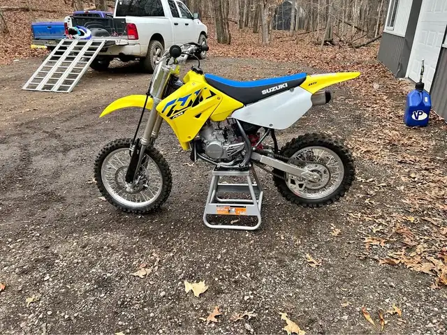 2023 SUZUKI RM85-YELLOW! in Dirt Bikes & Motocross in Edmonton - Image 2