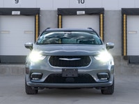 CARGET AUTOMOTIVE is thrilled to offer this 2023 Chrysler Pacifica Limited, a premium family minivan... (image 3)