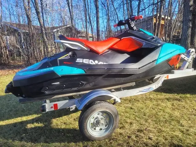 2018 SEADOO SPARK TRIXX 2UP (FINANCING AVAILABLE) in Personal Watercraft in Strathcona County - Image 5
