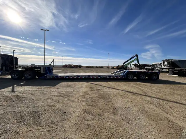 2021 TRAIL KING TK80MG-HG hydraulic detachable gooseneck in Heavy Trucks in Regina - Image 3